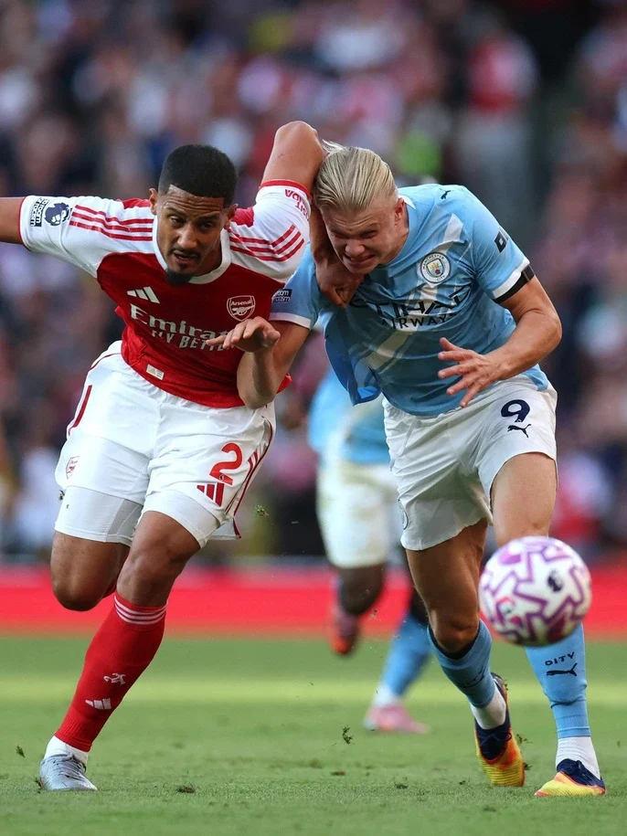 Arsenal vừa trãi qua trận đấu khó khăn với Man xanh